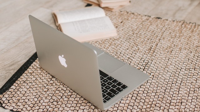 Jak najtaniej przesłać pieniądze z Polski do Anglii?