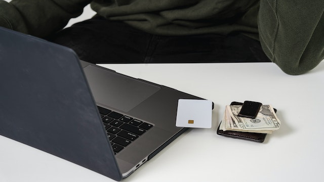 Przelewy do Polski z UK – Ranking!