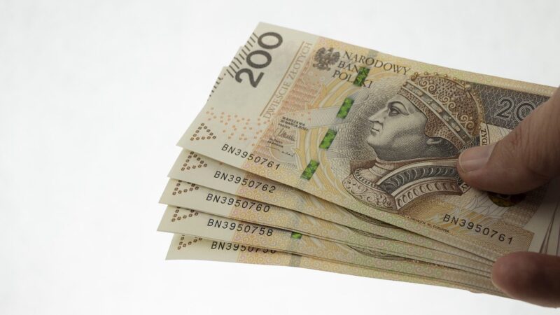 Jak przelać pieniądze z polskiego konta na angielskie?