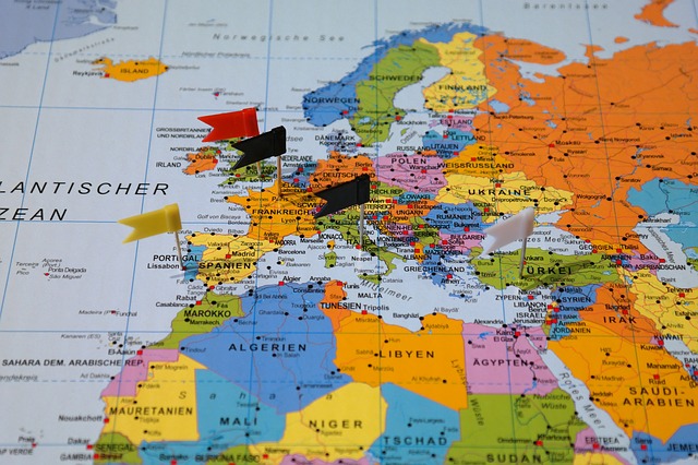 Przelewy międzynarodowe: przelewy bankowe a usługi przekazów pieniężnych