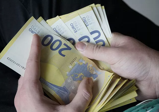 Przekaz pieniędzy za granicę