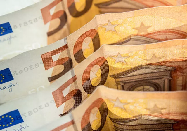 Przesyłanie pieniędzy za granicę