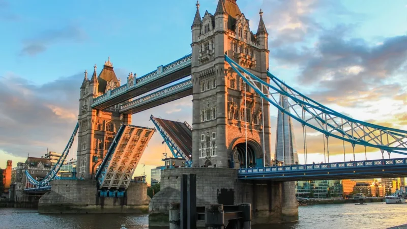 Ile trwa przelew środków z Polski do UK?
