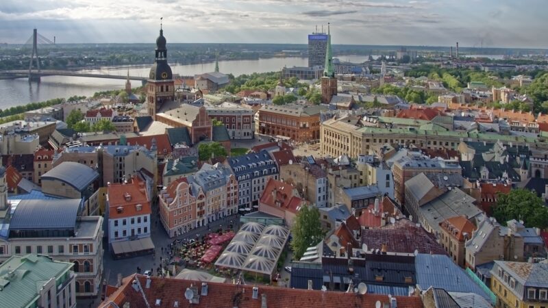Jak wysłać pieniądze z Polski do Łotwy?