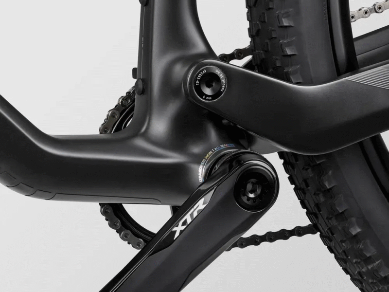 2025 Canyon Lux World Cup CFR MACH874 Mountain Bike (ZONACYCLES)