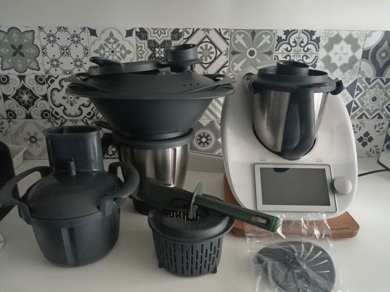 Robot kuchenny Vorwerk Thermomix TM7 i Thermomix TM6 oraz akcesoria